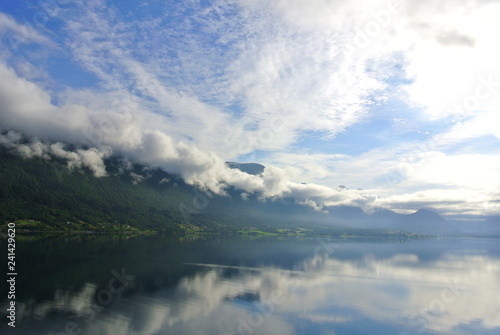 Norwegen Küste Spiegelung