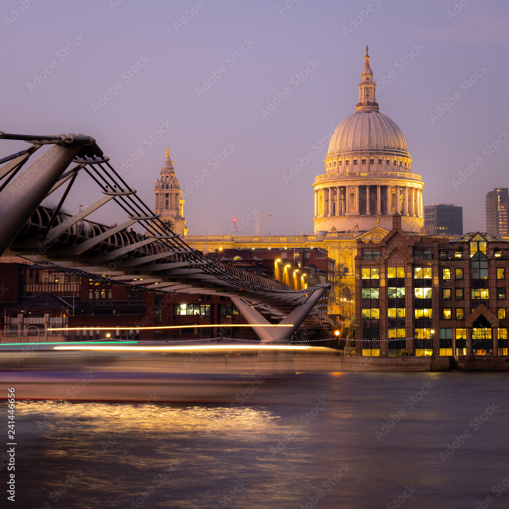 Fototapeta premium St Pauls Cathedral with the Millennium Bridge