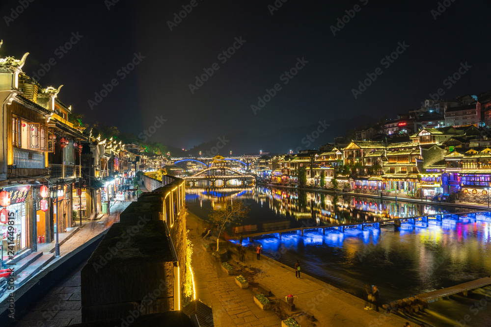Obraz premium Fenghuang ancient town, Hunan province, Chi at night