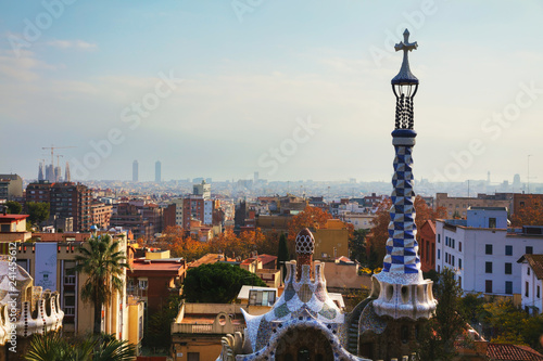 Obraz na płótnie Overview of the city from park Guell w salonie