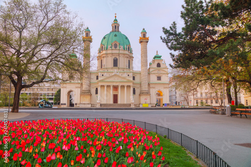 Obraz na płótnie St. Charles's Church (Karlskirche) in Vienna, Austria w salonie