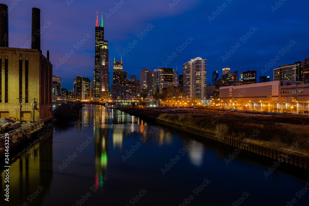 Naklejka premium Chicago skyline at night