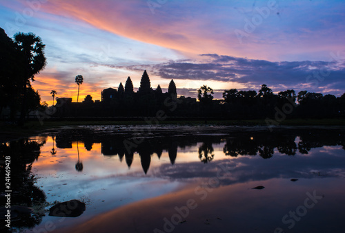 Morning sunrise at Angkor Wat © Thanaphon