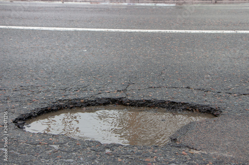 Tableau sur toile there are many potholes on the roadway close up
