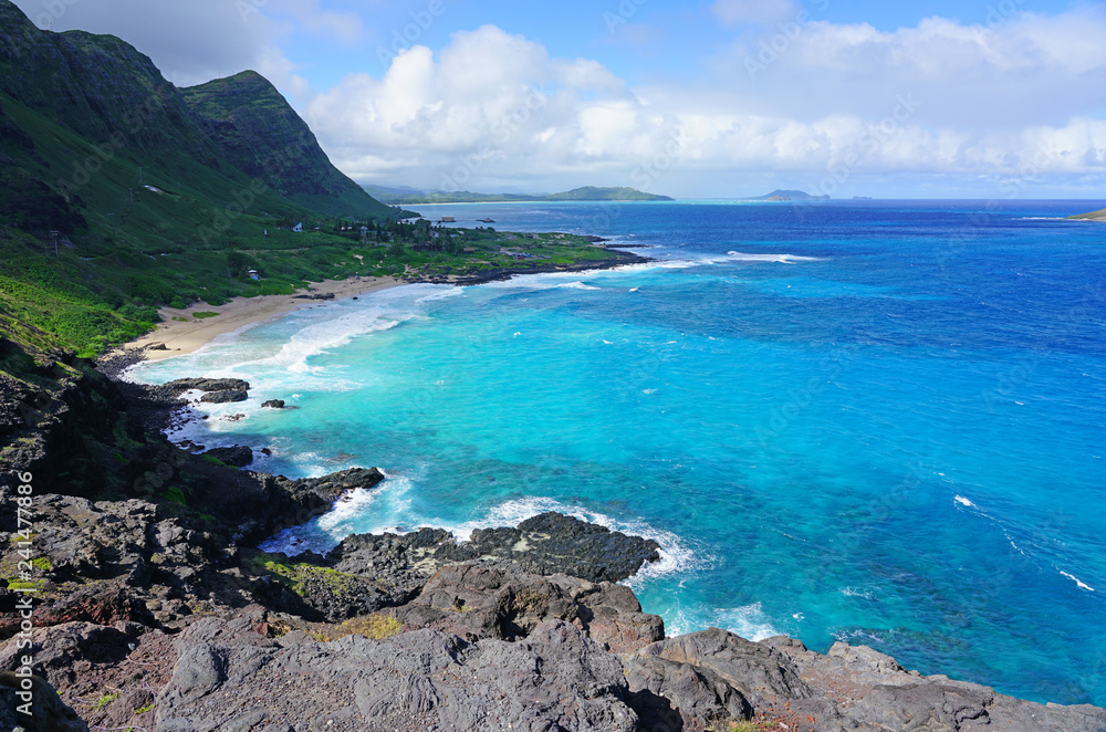 Landscape view of the shoreline and Pacific Ocean at Makapuʻu Point on the Eastern coast of Oʻahu, Hawaii