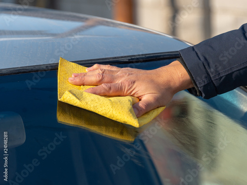 Wallpaper Mural man washes his car Torontodigital.ca