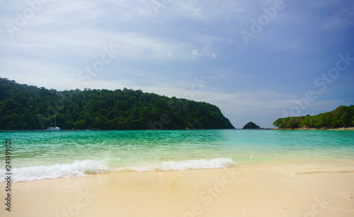 Fototapeta Naklejka Na Ścianę i Meble -  Beautiful beach in Thailand.