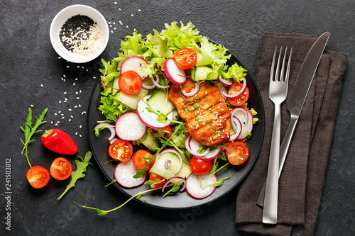 Chicken and fresh vegetable salad