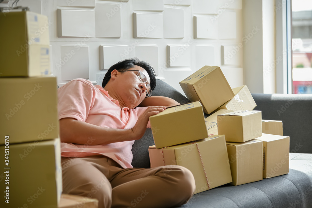 Asian men are falling asleep Because to tired of handling the order-based goods from online customers, which there are many, to SME concept. Asian men are falling asleep Because to tired of handling the order-based goods from online customers, which there are many, to SME concept.