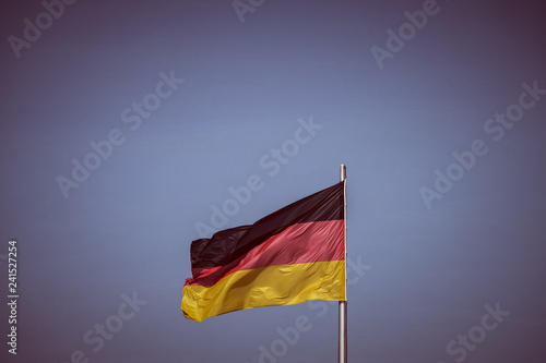Deutsche Flagge auf dem Reichstagsgebäude © Paul