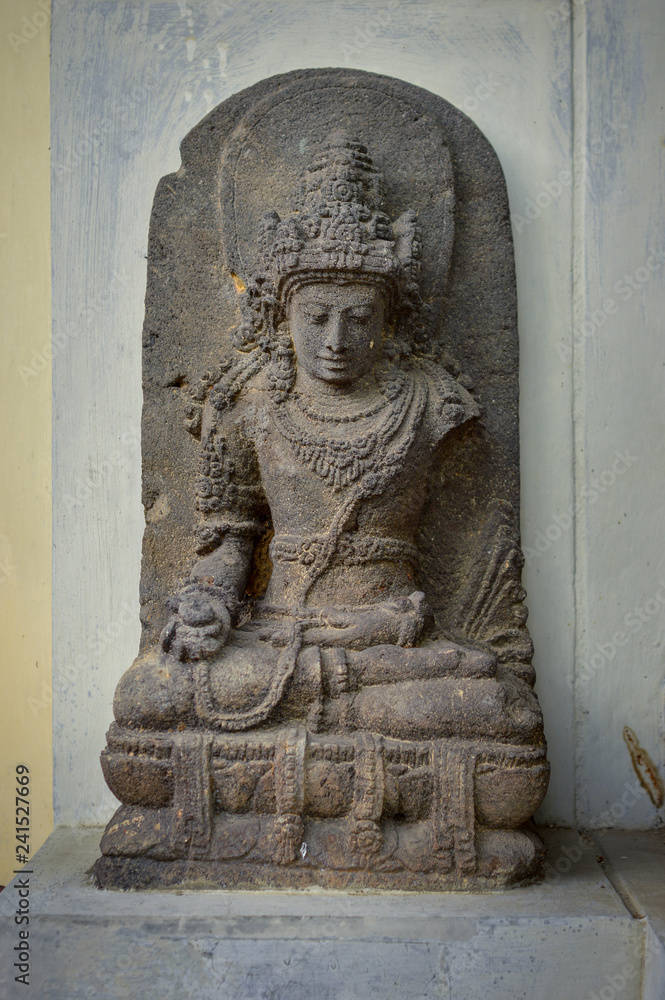 Obraz premium arca or statue of Bodhisattva found in central Java 8-10th century