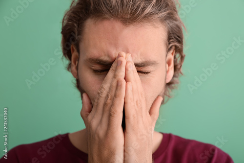 Young man suffering from he...