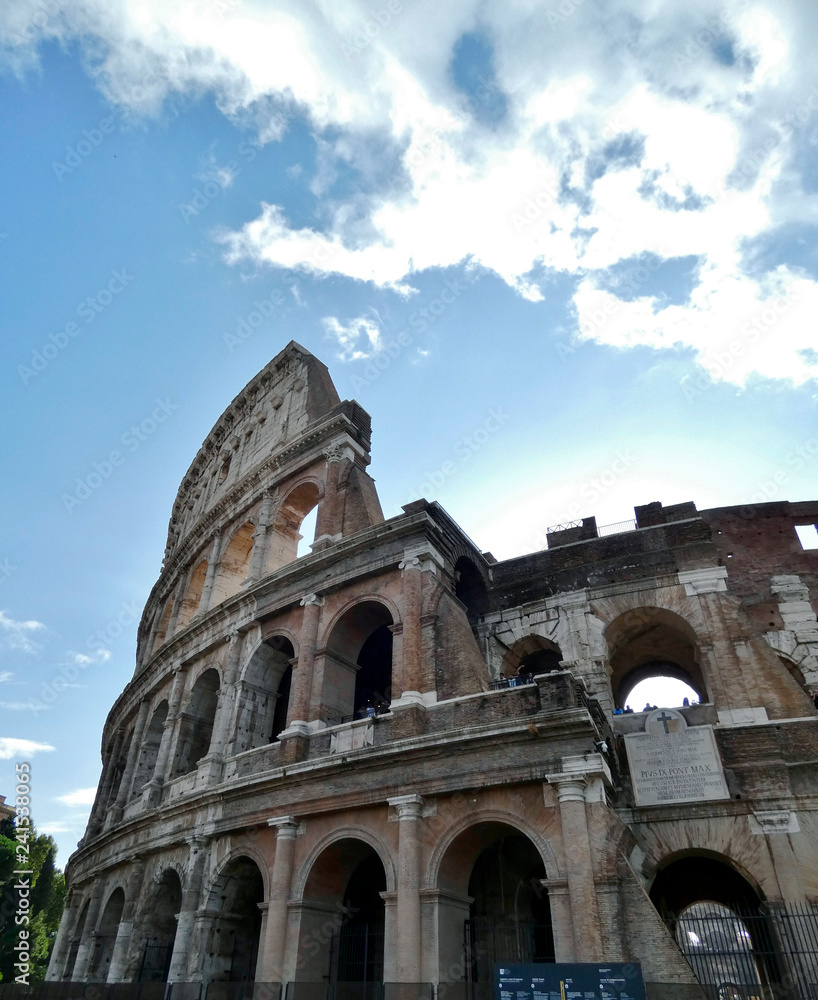 Coliseo o Anfiteatro Flavio,Imperio romano, siglo I y ubicado en Roma