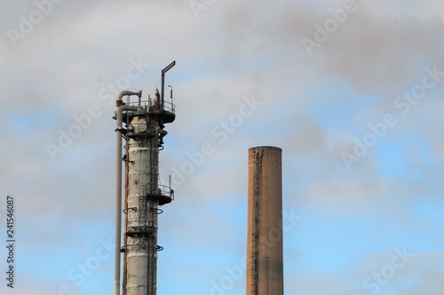 Foto RAFFINERIE - CHEMINEES ET TORCHERE