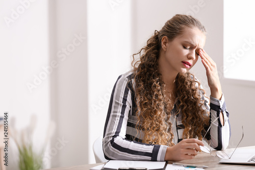 Photos Businesswoman with bad sight working in office
