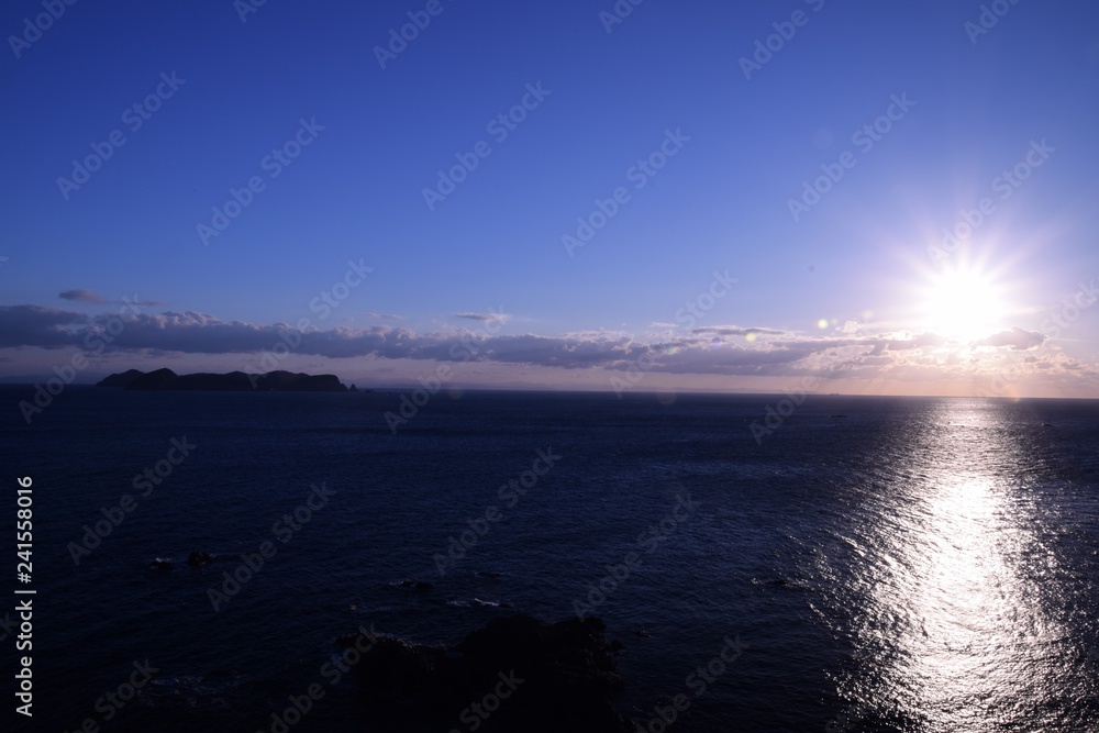 Fototapeta premium 岬の日の出