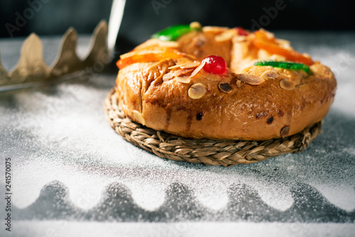 roscon de reyes, spanish three kings cake photo