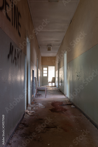 Blick in den Flur des ehemaligen Zentralen Ausbildungslagers der GST in Prerow