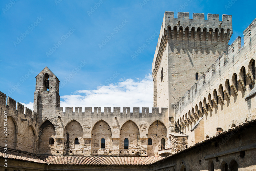 Papstpalast in Avignon in Südfrankreich