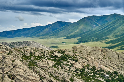 Huge rocks and boulders of bizarre shape, 