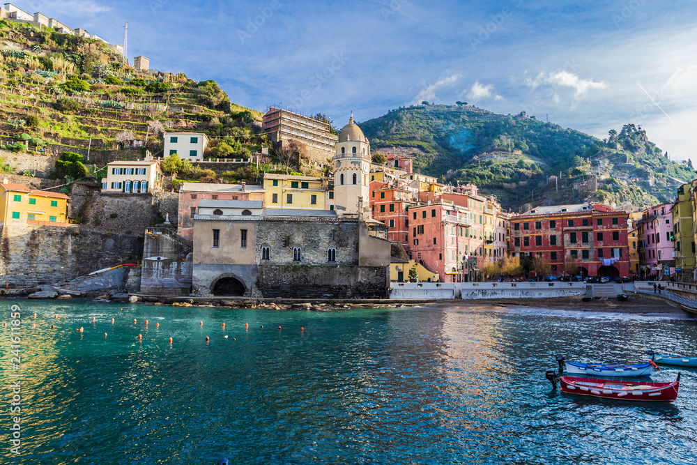 Panorama of Vernazza in Liguria, Italy (Cinque Terre) - obrazy, fototapety, plakaty 