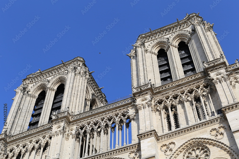 Façade de la cathédrale de Notre-Dame de Paris à Paris, l'un des monuments les plus visité au monde