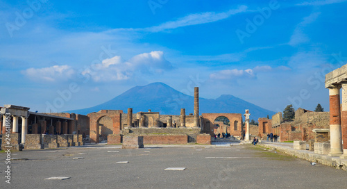 The ruins of Pompeii, in front of their destructor, Vesuvius © GEORGIOS