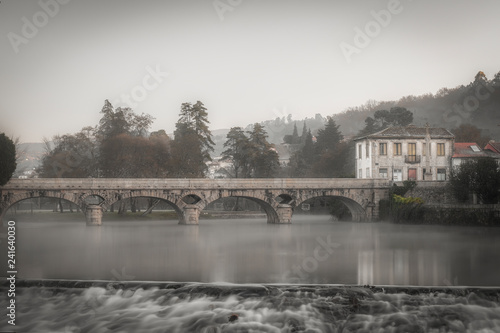 Ponte sobre o rio © Romano Alves