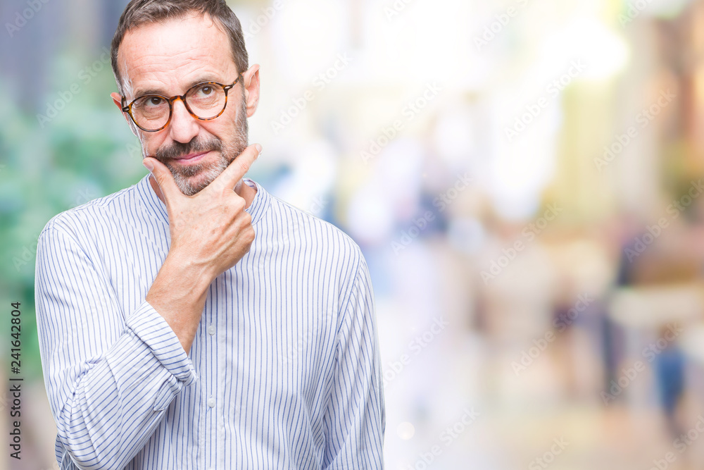 Naklejka premium Middle age hoary senior man wearing glasses over isolated background looking confident at the camera with smile with crossed arms and hand raised on chin. Thinking positive.