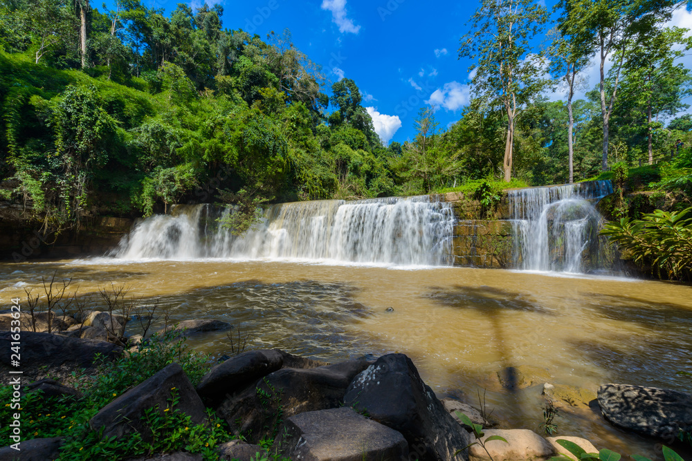 Obraz premium Beautiful waterfall in natural 