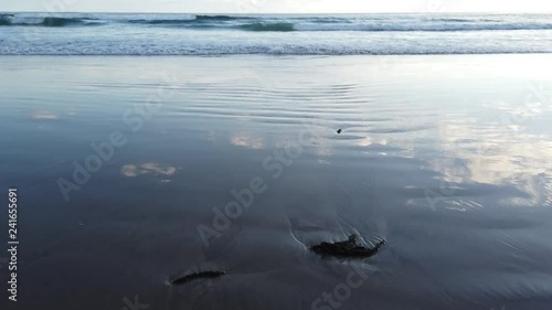 福島県いわき市合磯海岸　砂浜に映る空