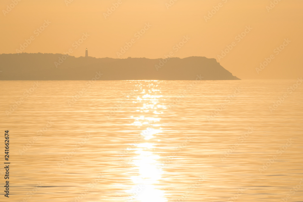 Sonnenuntergang über Insel Hiddensee mit Leuchtturm Dornbusch und Ostsee