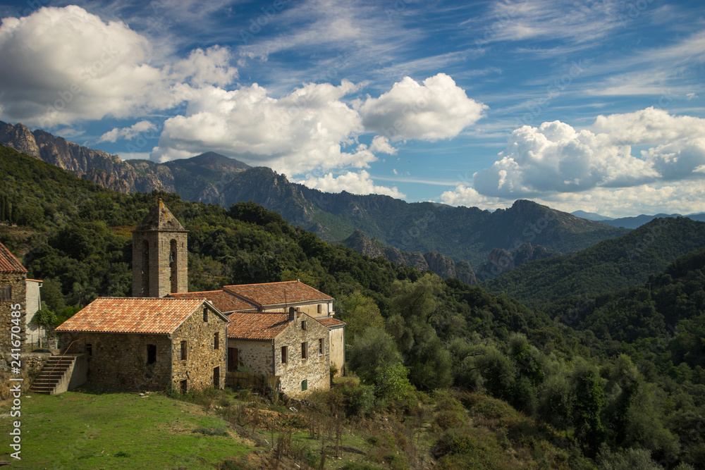 Village Corse dans la montagne