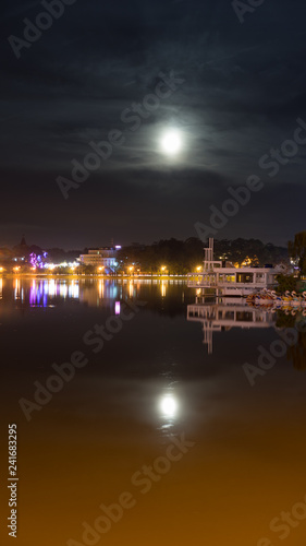 city at the lake by night © kiet