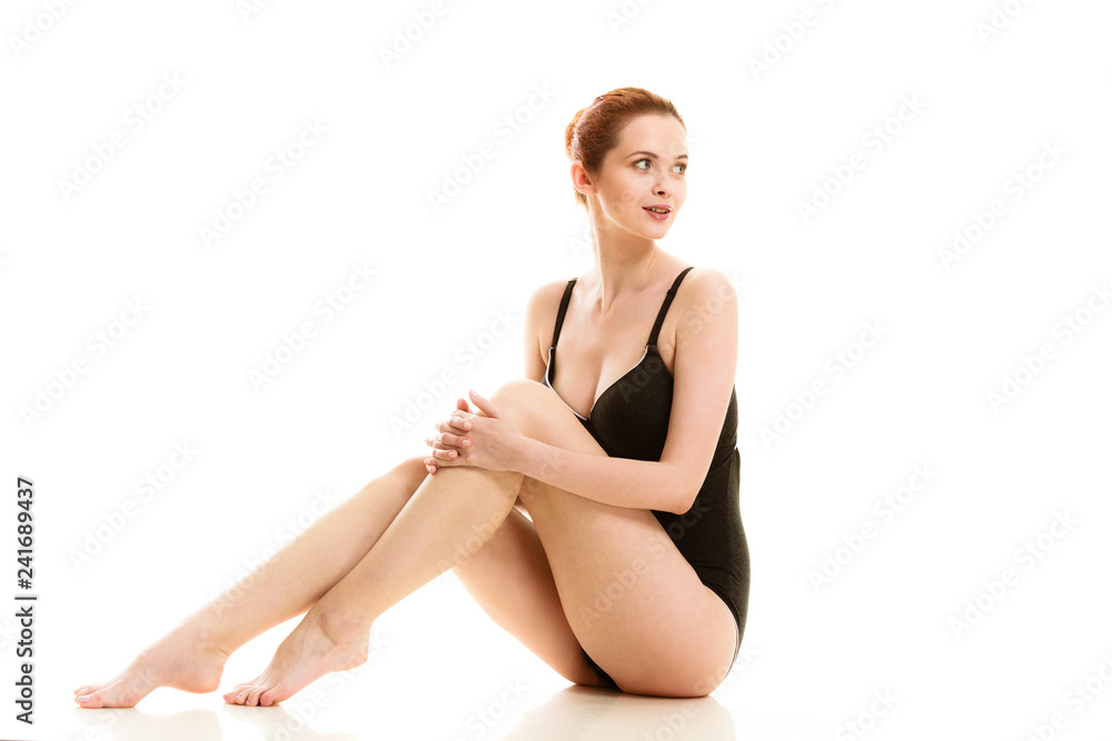 Obraz premium Sitting woman in underwear showing smooth legs