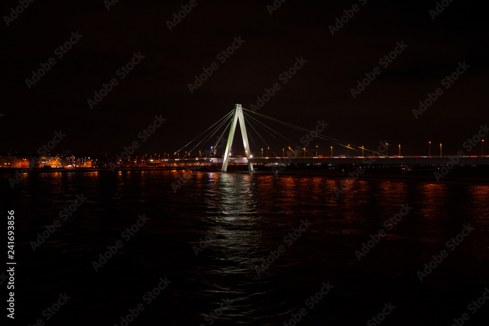 Severinsbrücke Köln bei Nacht