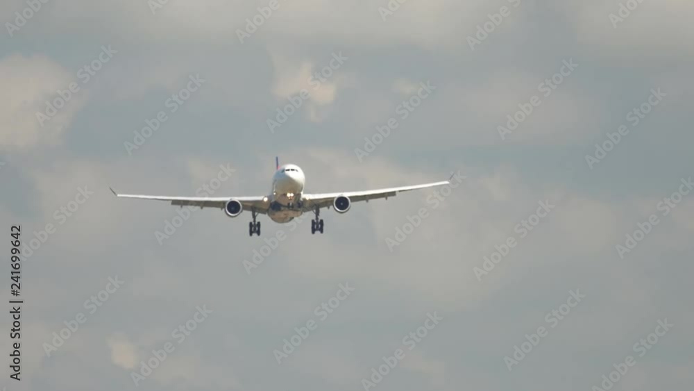 Widebody aircraft approaching Widebody aircraft approaching