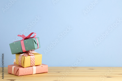 Obraz na płótnie Many gift box on wooden table. Christmas or birthday concept w salonie
