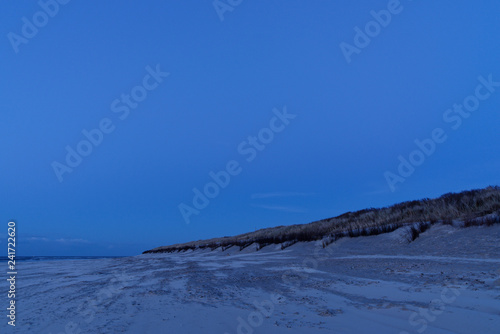 zur blauen Stunde am Strand