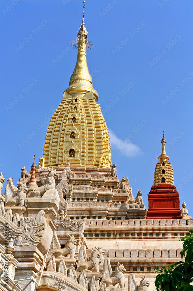 Fototapeta premium Bagan, détail du stupa du temple Ananda Paya