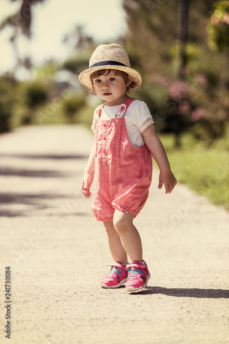 Fototapeta Naklejka Na Ścianę i Meble -  little girl runing in the summer Park