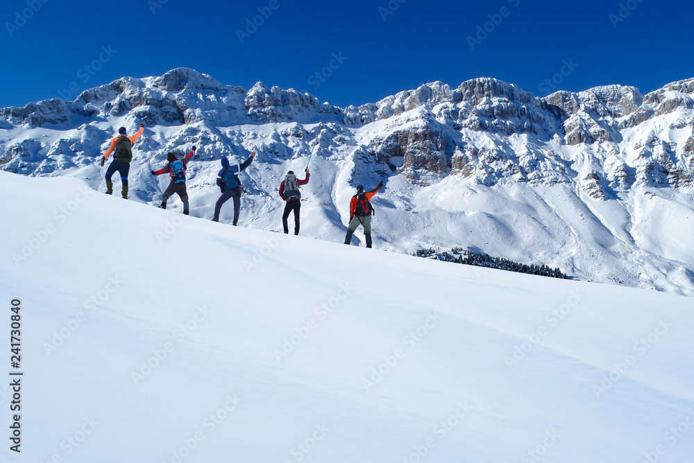 ekip kış yürüyüşü ve yüksek zirve başarısı