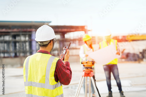 Schilderij op canvas Engineer surveyor working with theodolite at construction site