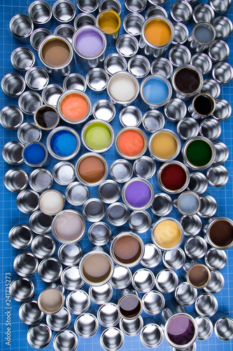 Metal tin cans with color paint