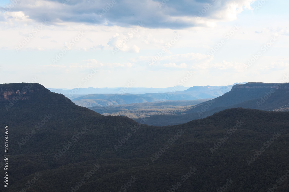 View from the lookout of the Three Sisters on a calm and clear afternoon in the Blue Mountains near Sydney (Sydney, New South Wales, Australia)