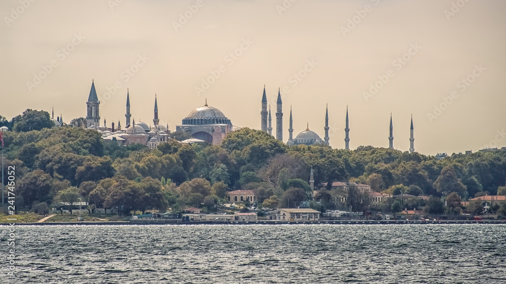 Fototapeta premium Muzeum Hagia Sophia w Stambule i Bosforze