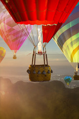 Acrylglasbilder Ballon Leerer Ballonkorb vor malerischem Himmel  © A ST