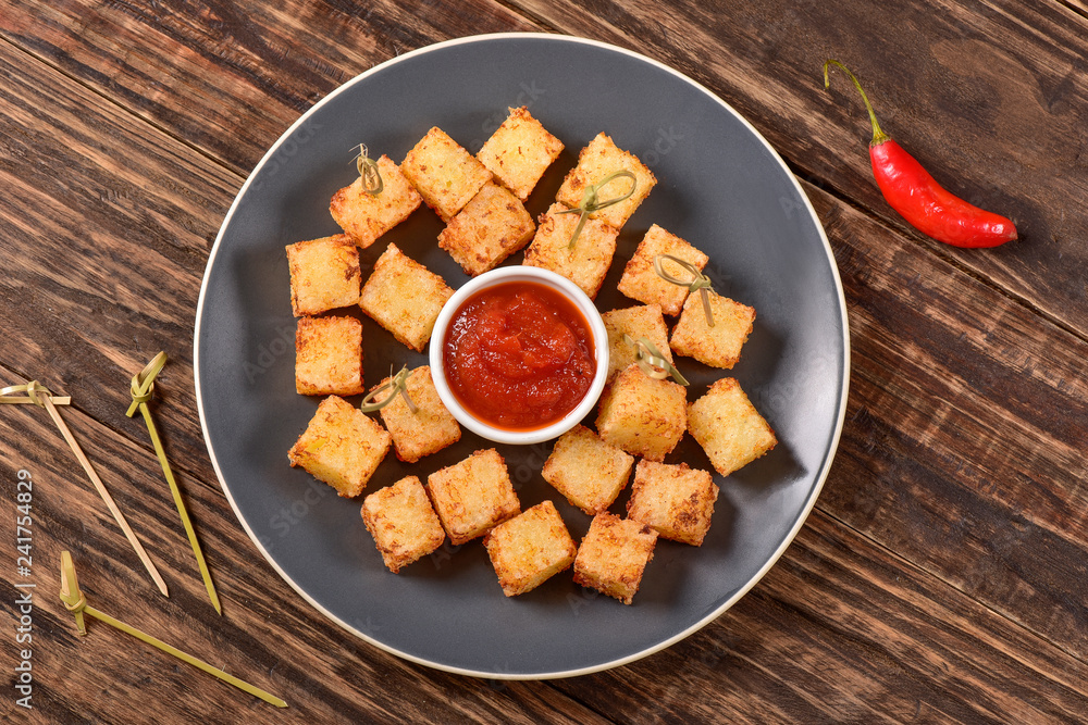 Naklejka premium Tapioca squares and pepper jelly