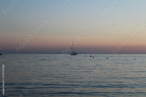 barca all'orizzonte © mariellam1