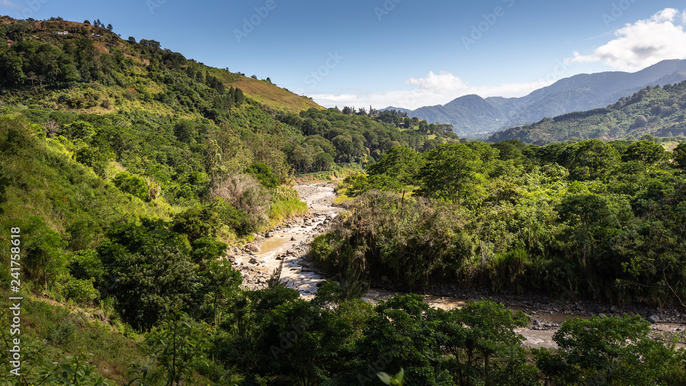 Torrent dans la vallée d'rosi, Costa Rica